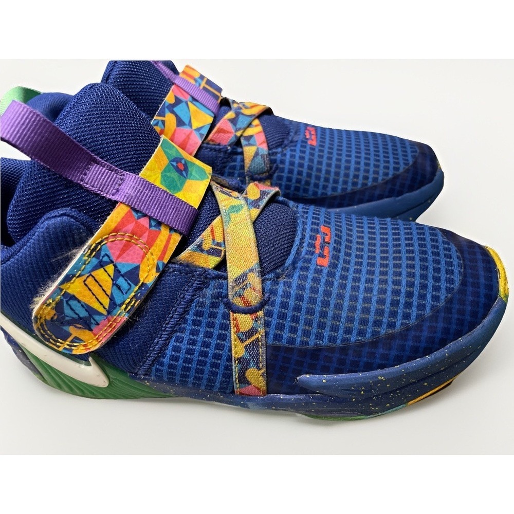 Boy's Nike LeBron Witness‎ Multicolor Size 2.5Y Sneaker